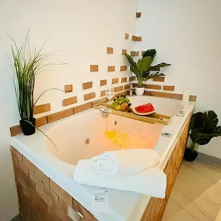 Studio Love Jacuzzi Marseille Exterior photo
