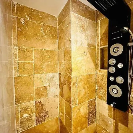 Studio Love Jacuzzi Marseille Exterior photo